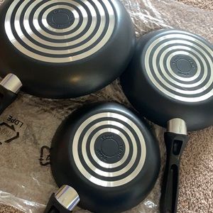 Cook ware 3 size is anew